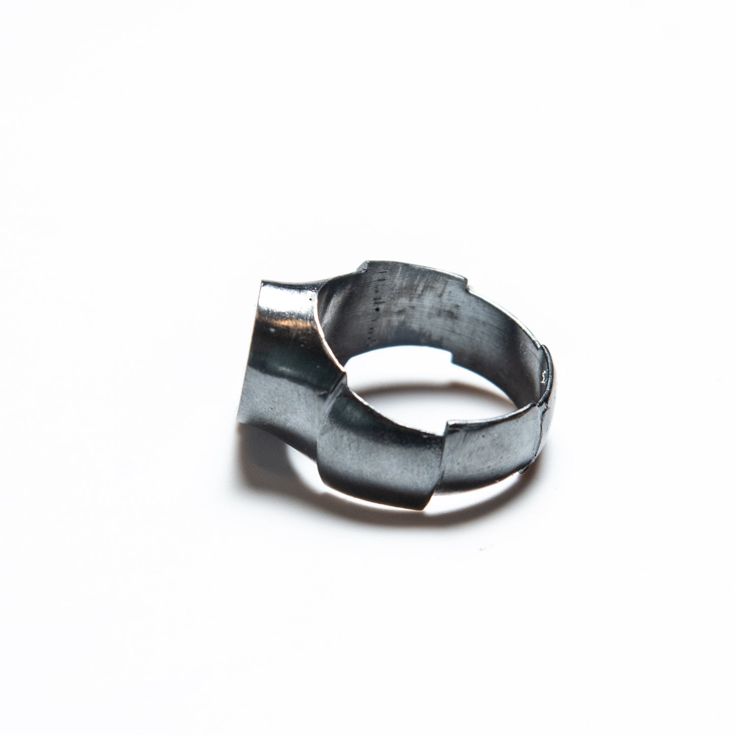 CIRCLE CRACKED RING