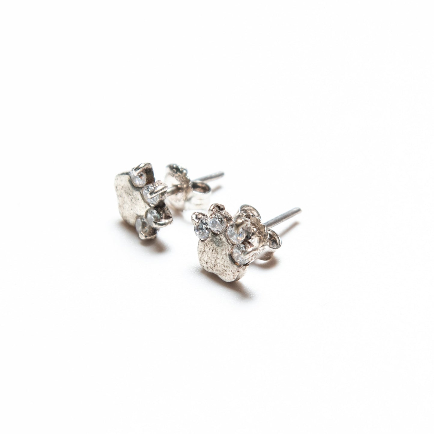 PAW EARRINGS WHITE