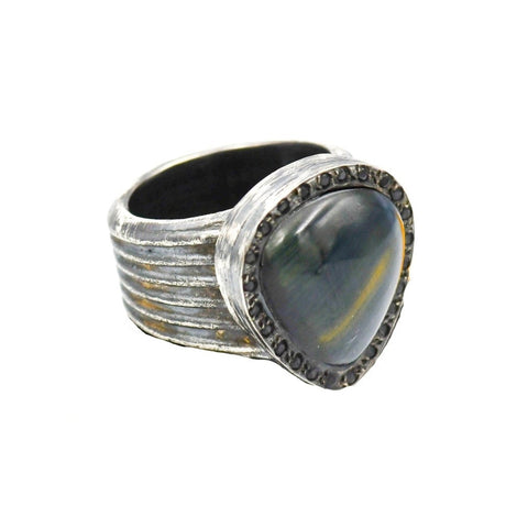 RJ GUITAR PICK STONE RING LABRADORITE