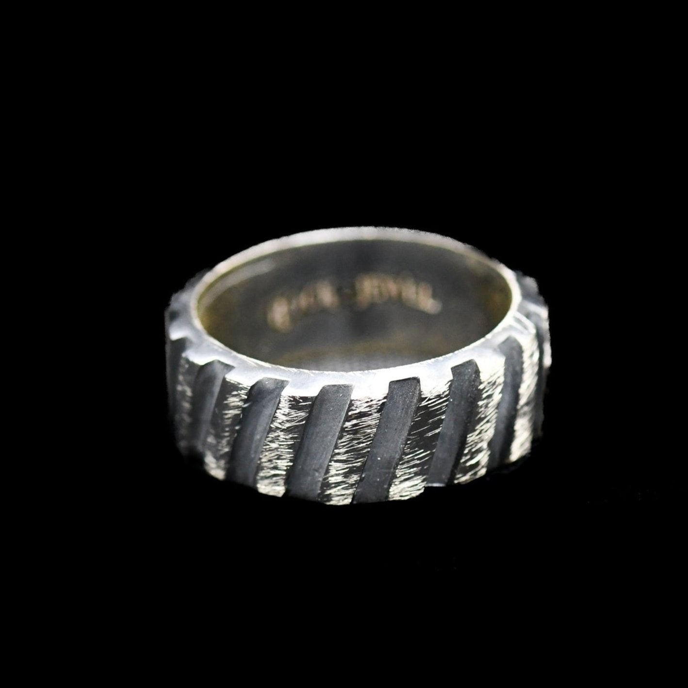 DIAGONAL RING