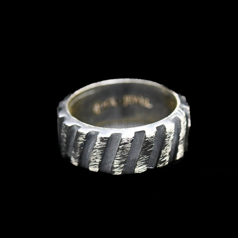 DIAGONAL RING
