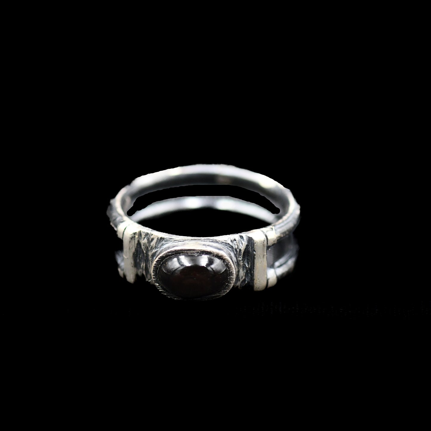 BAND STONE RING