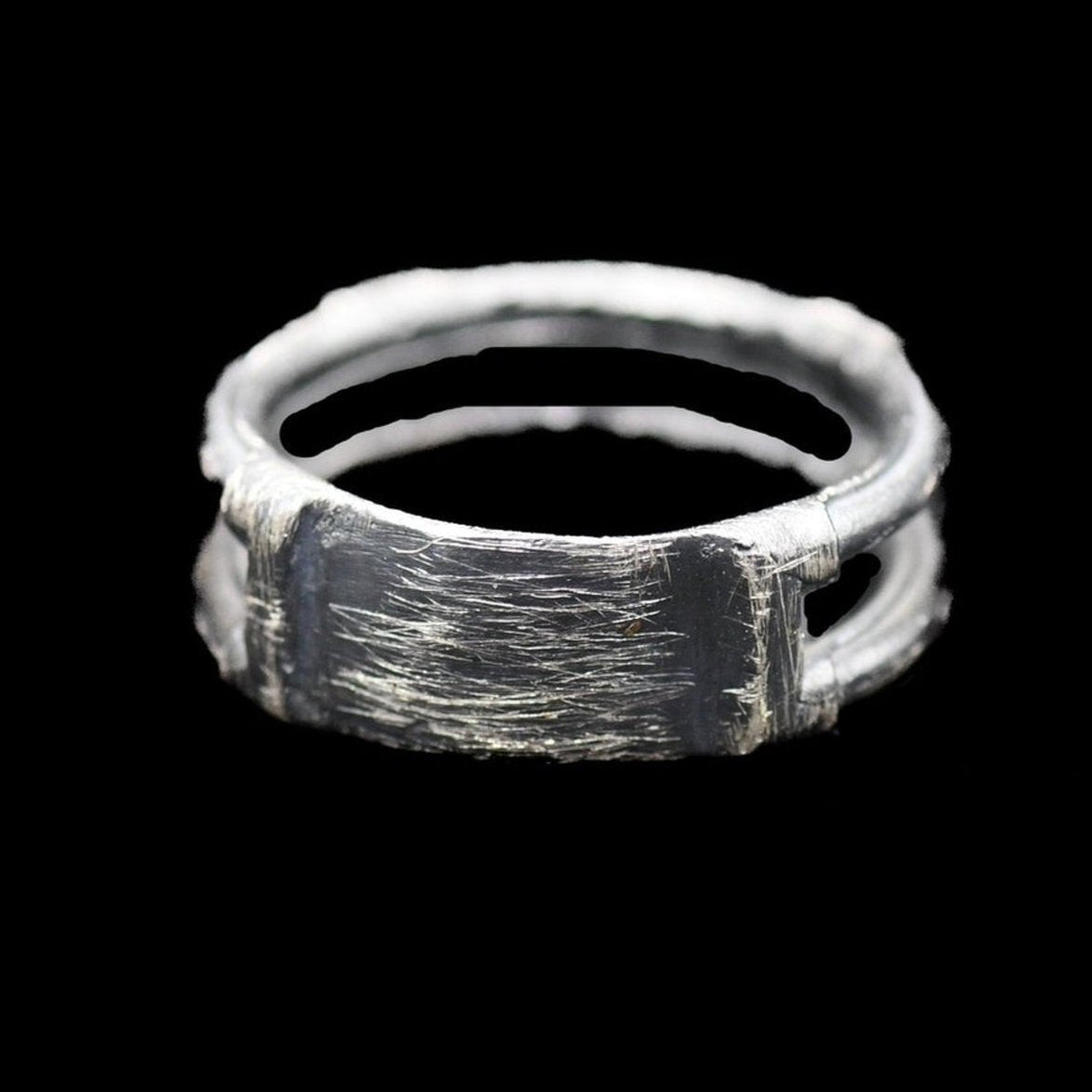 BAND PLAQUE RING