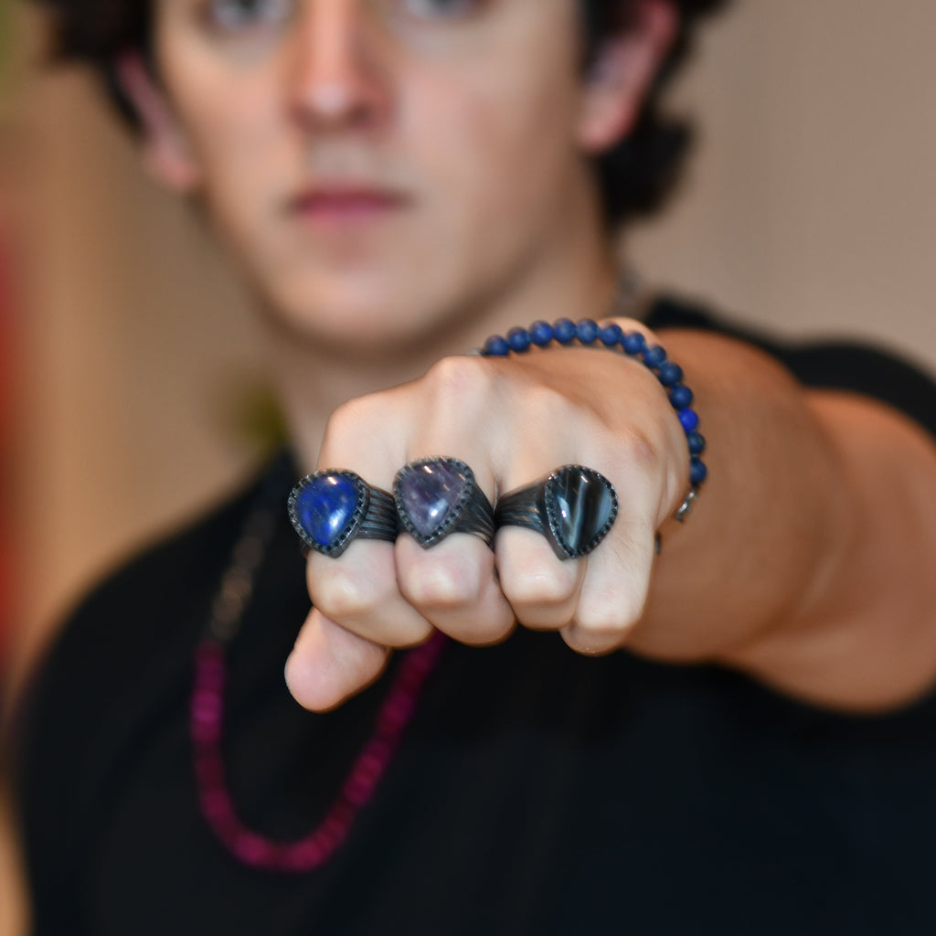 RJ GUITAR PICK STONE RING AMETHYST