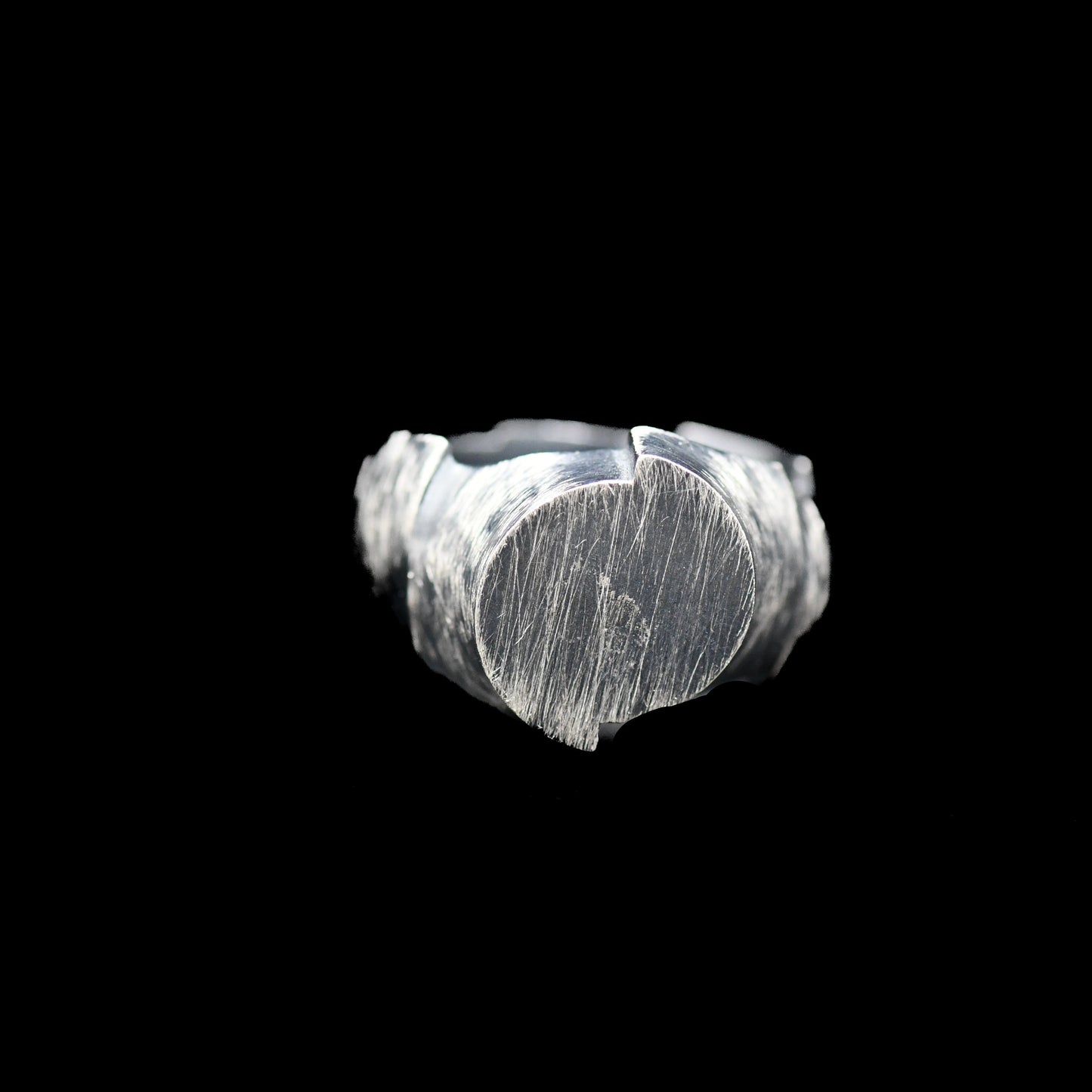 CIRCLE CRACKED RING