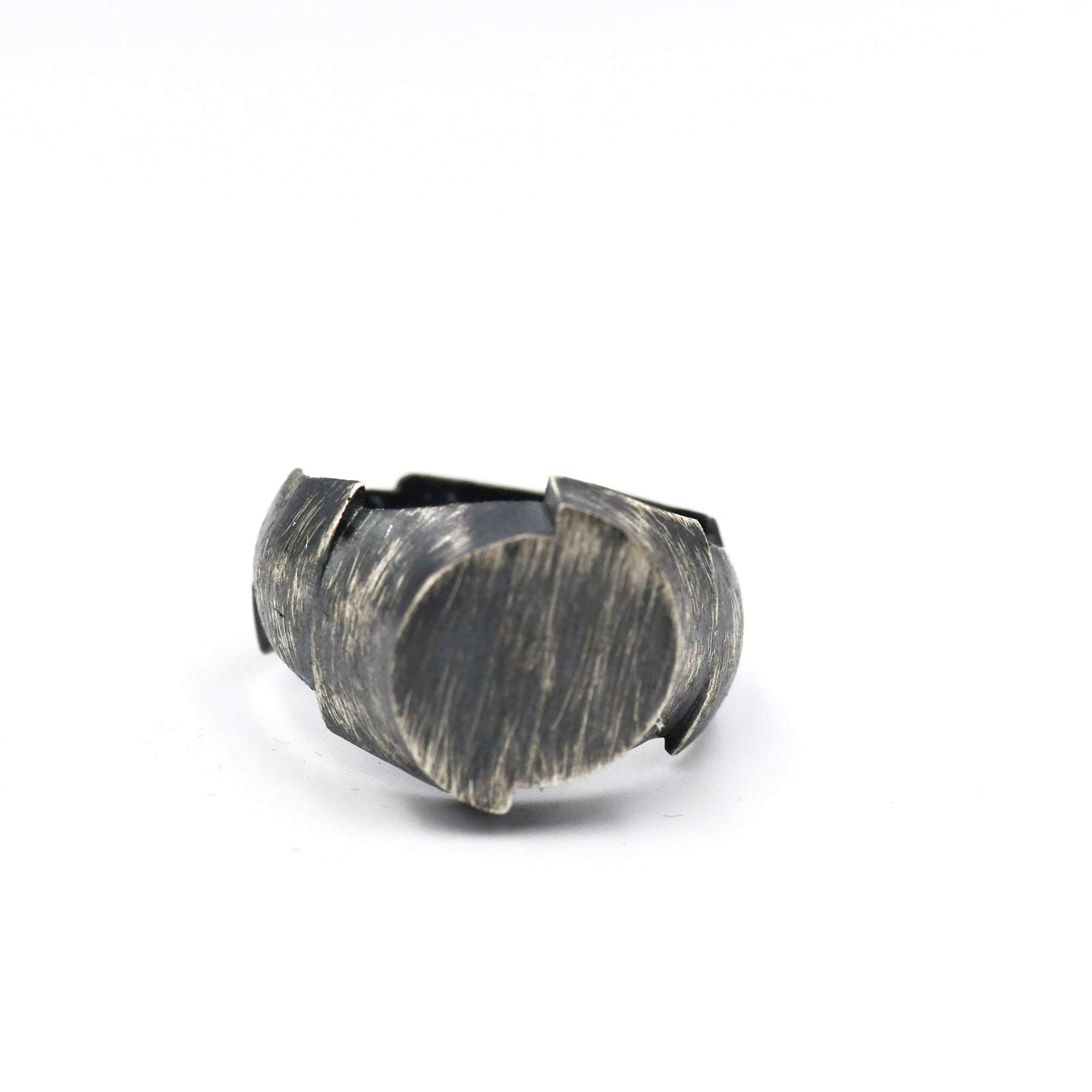 CIRCLE CRACKED RING