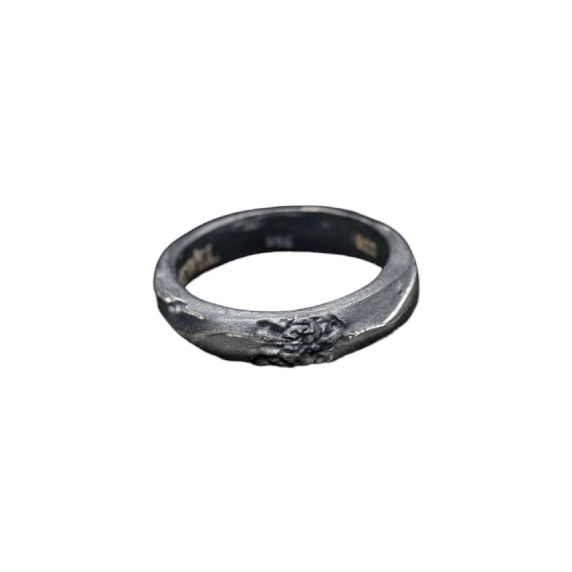 CARVED VINTAGE RING