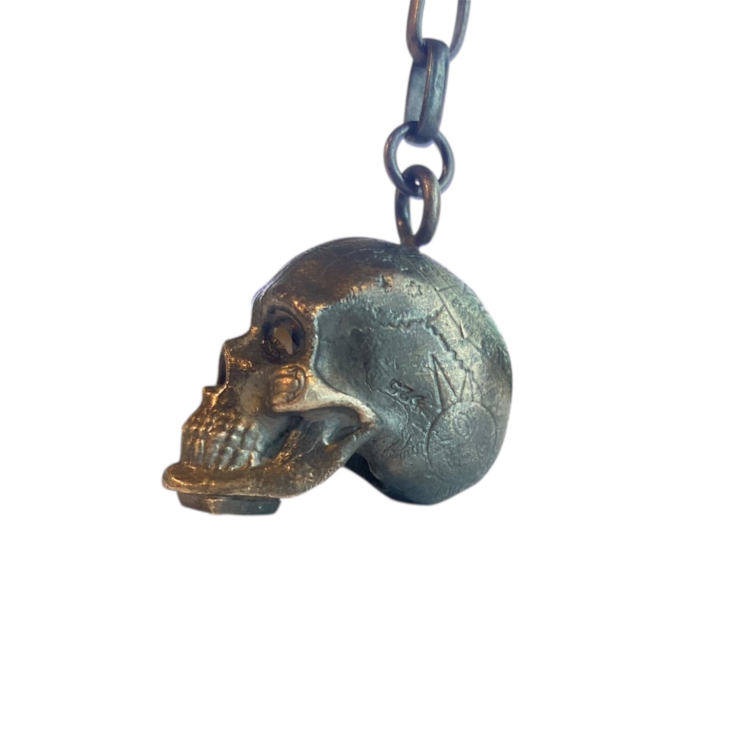 SKULL CARVED ILUMINATI KEY CHAIN SMALL