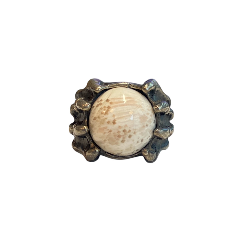 SKULL HAND STONE RING