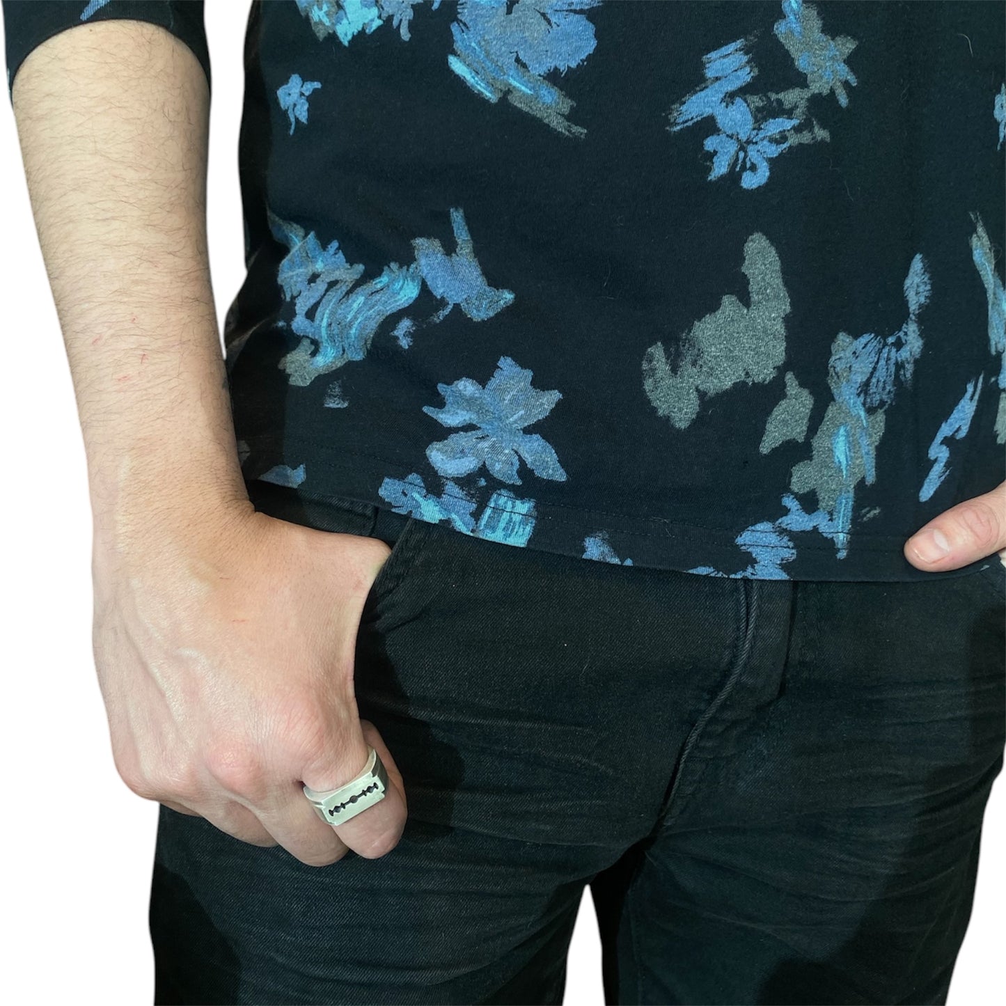 RAZOR RING