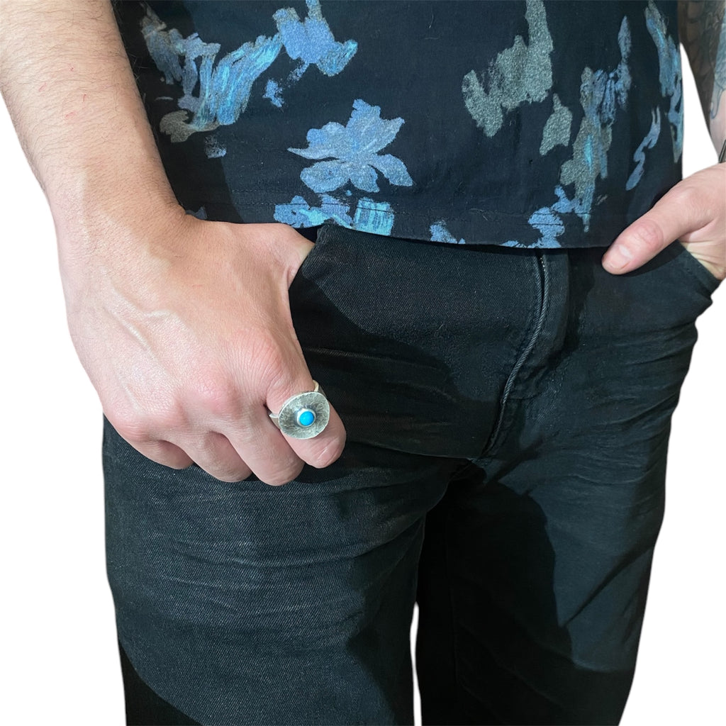 HAMMERED EYE STONE RING