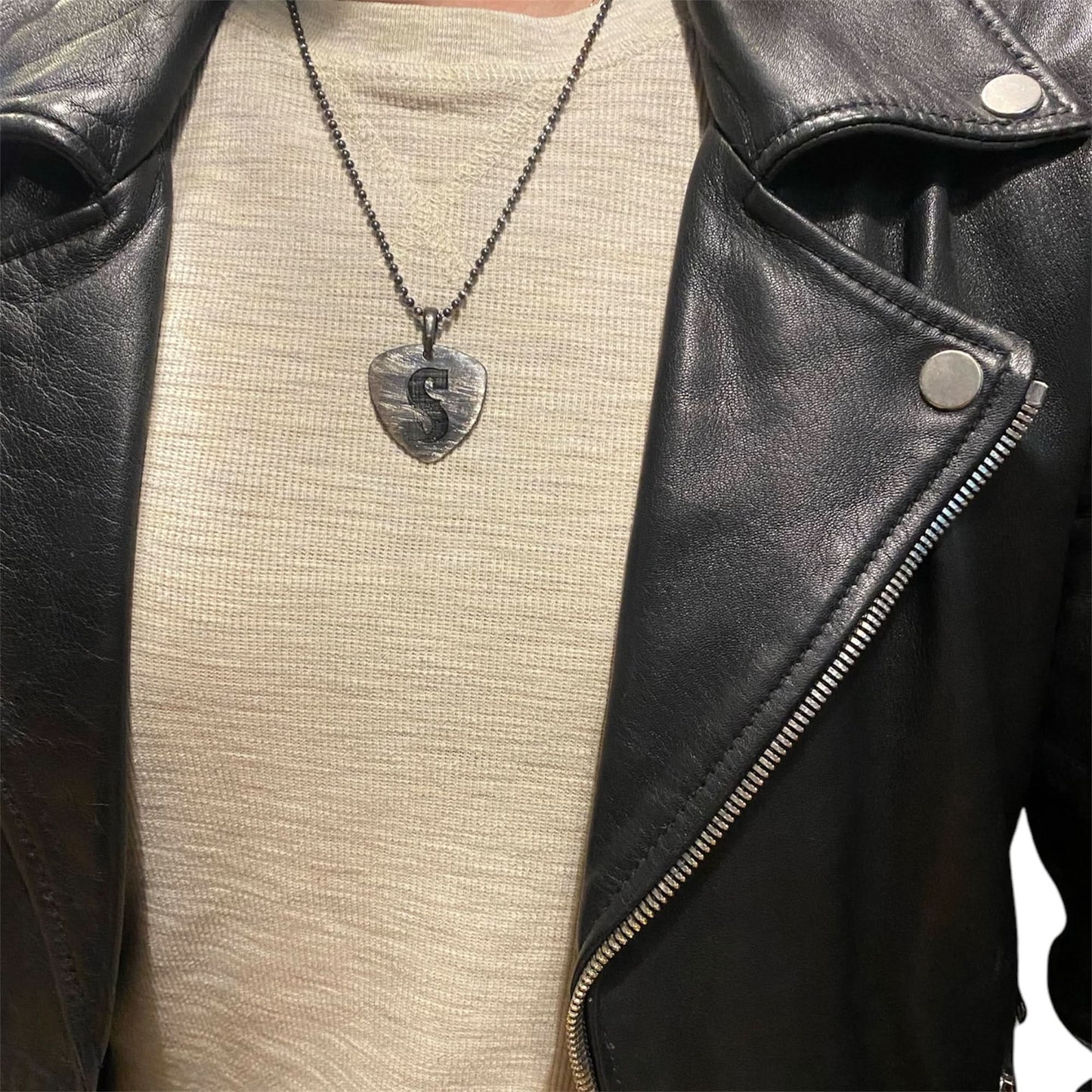 INITIAL GUITAR PICK
