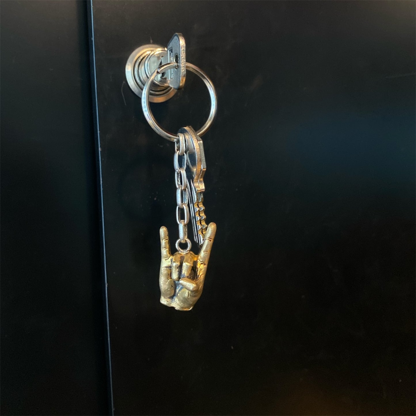 R&J HAND GOLDEN KEY CHAIN