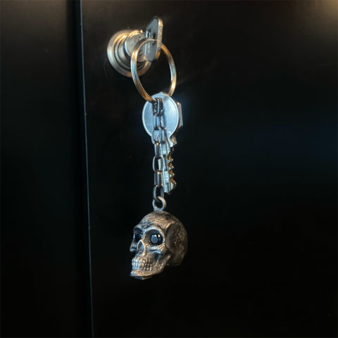 SKULL CARVED HEART KEY CHAIN BIG ZIRCONIA NEGRA