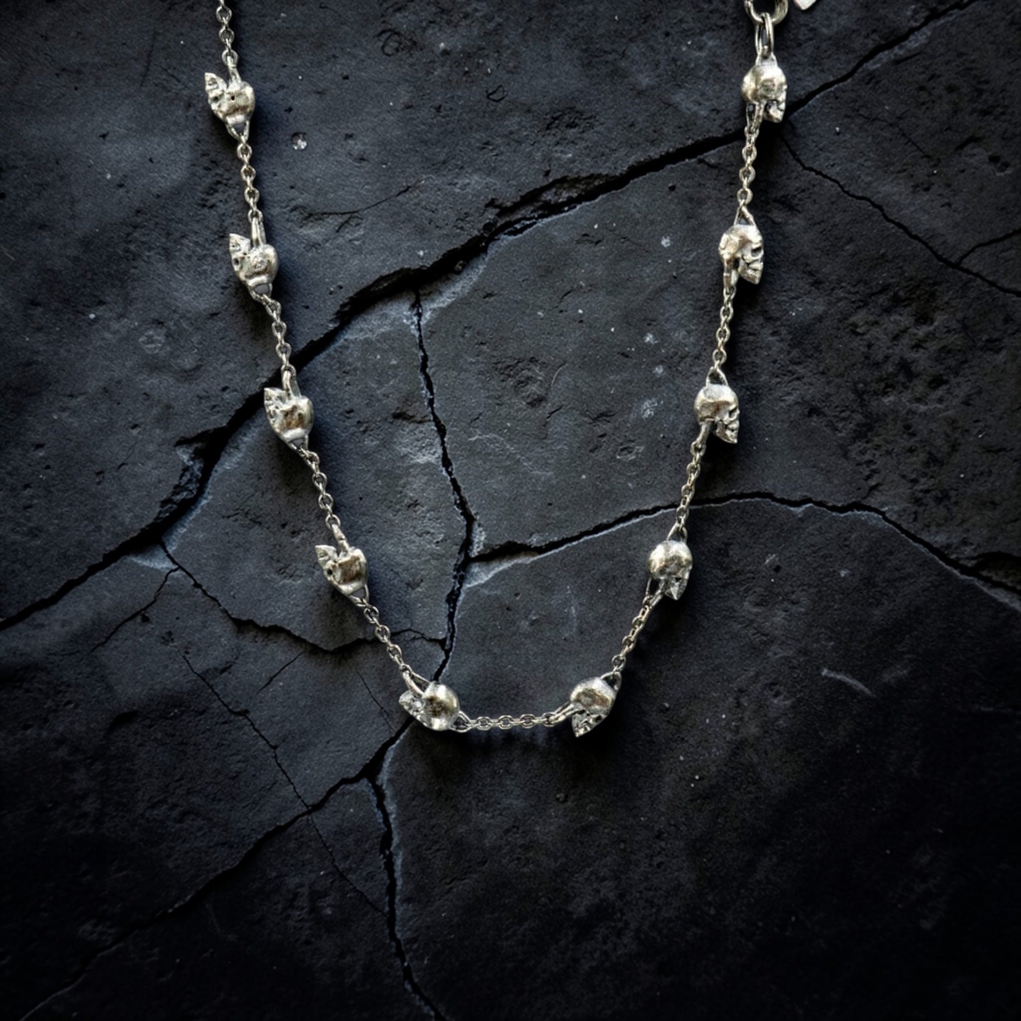 SKULLS SILVER NECKLACE
