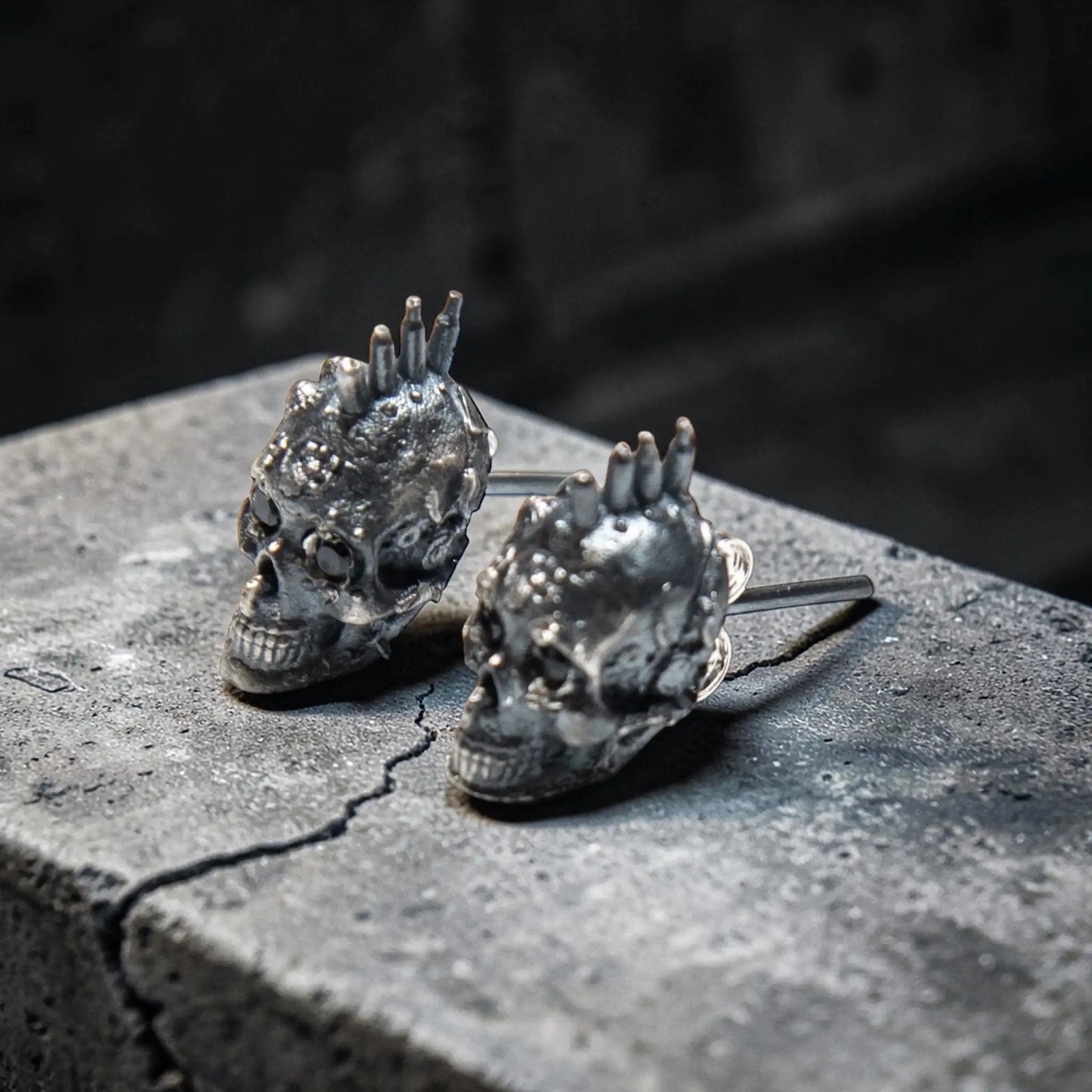 PUNK SKULL EARRINGS