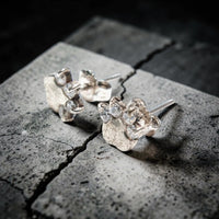 PAW EARRINGS WHITE