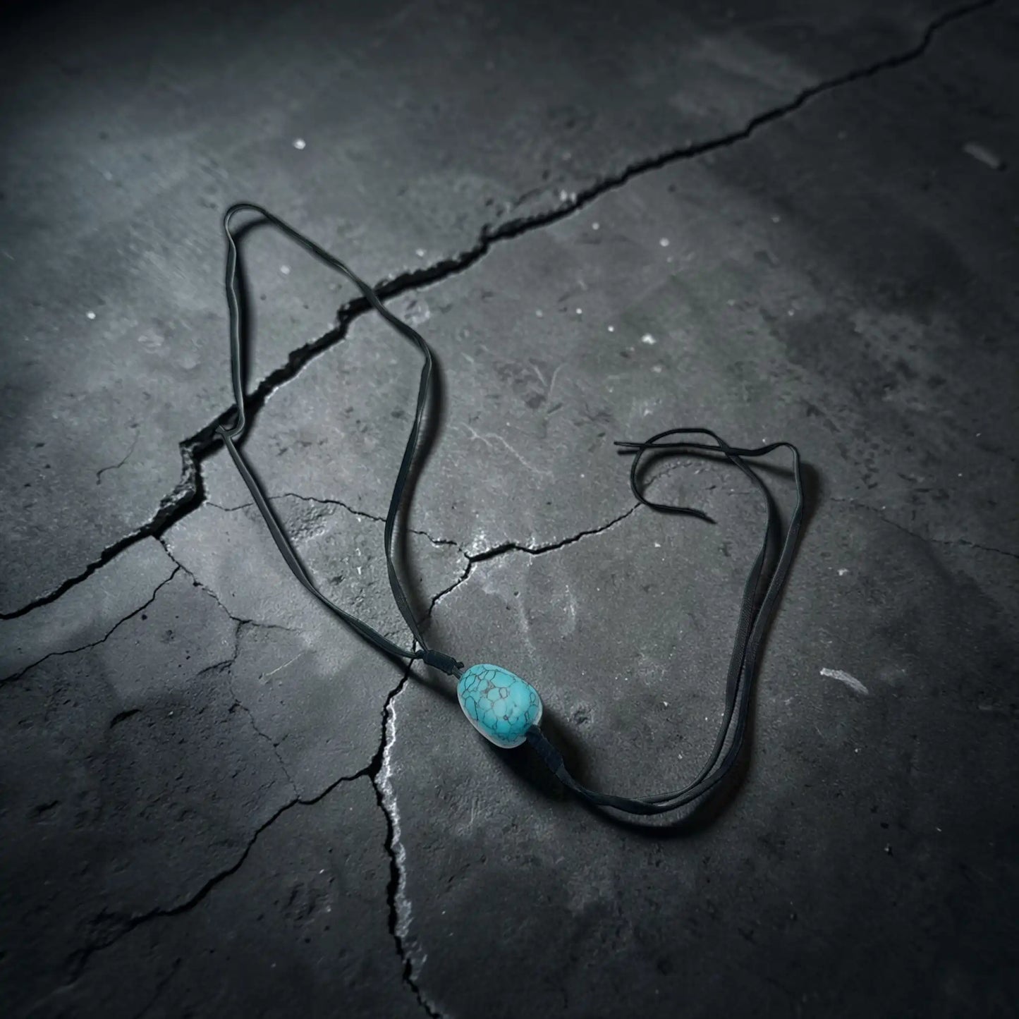 STONE LEATHER NECKLACE