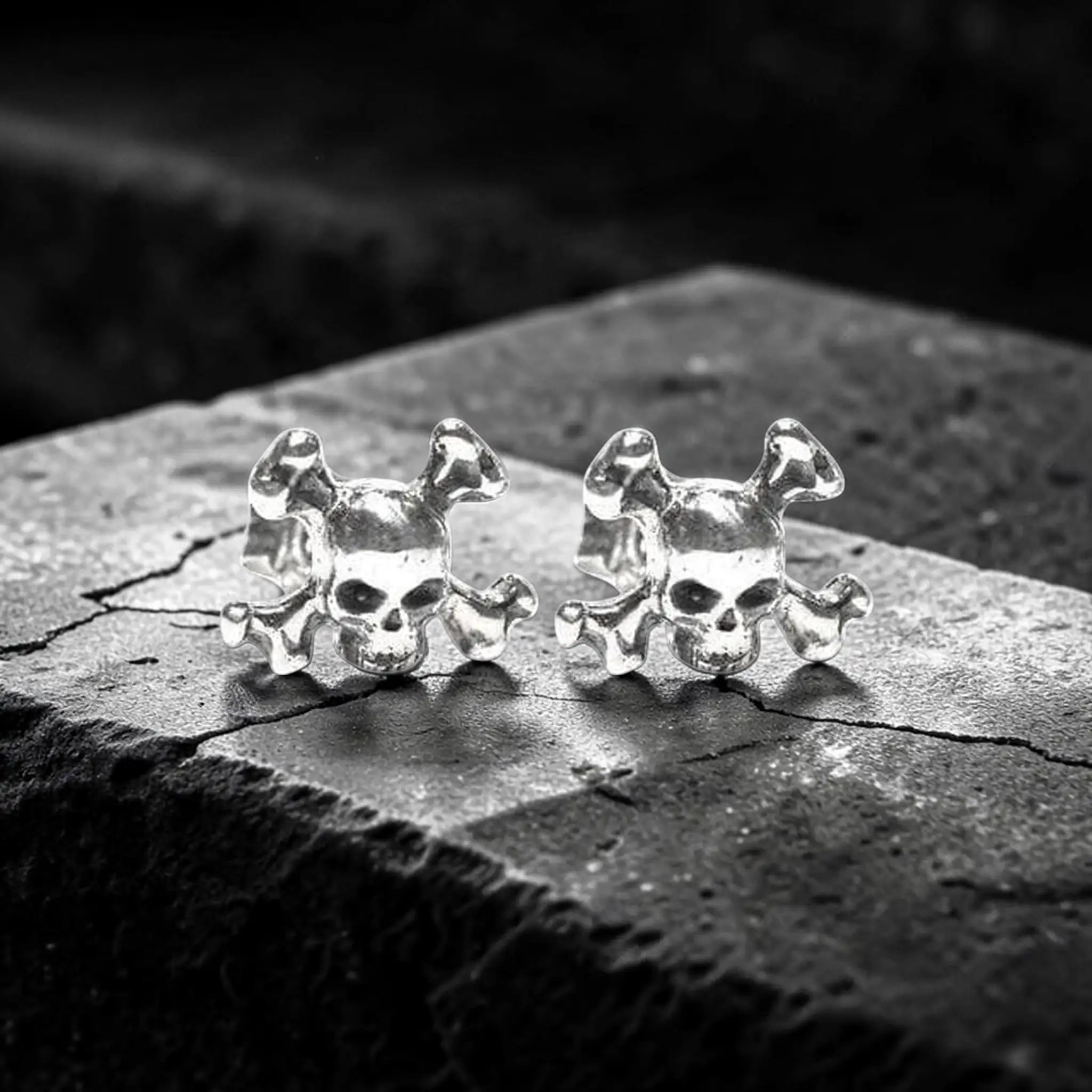 SKULL JOE CROSSBONE EARRINGS