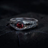 LAVA STONE RING CON GRANATE