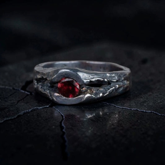 LAVA STONE RING CON GRANATE