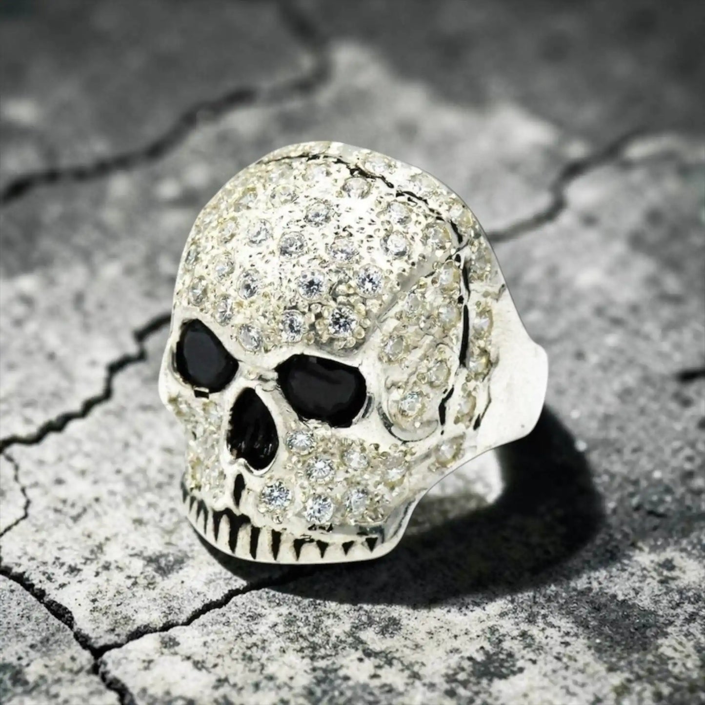 SKULL JOE WHITE STONE RING