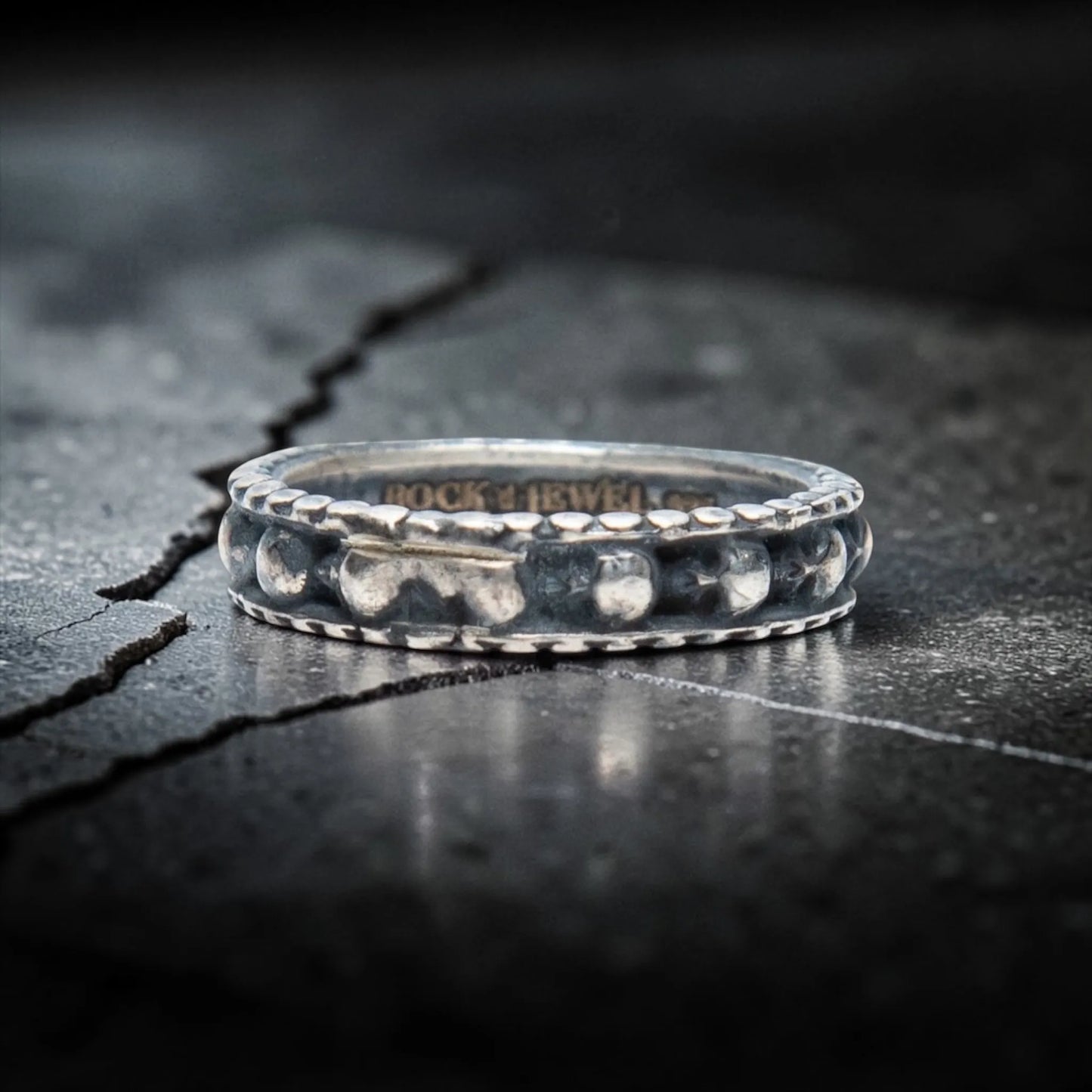 ROUND SKULLS RING