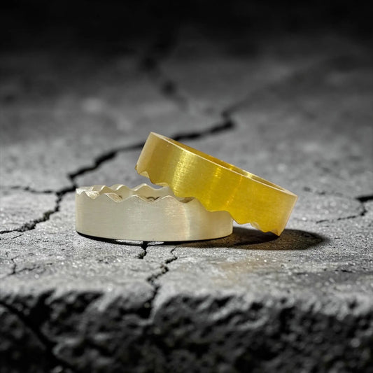 SPLIT EVEN POLISHED N GOLDEN RING