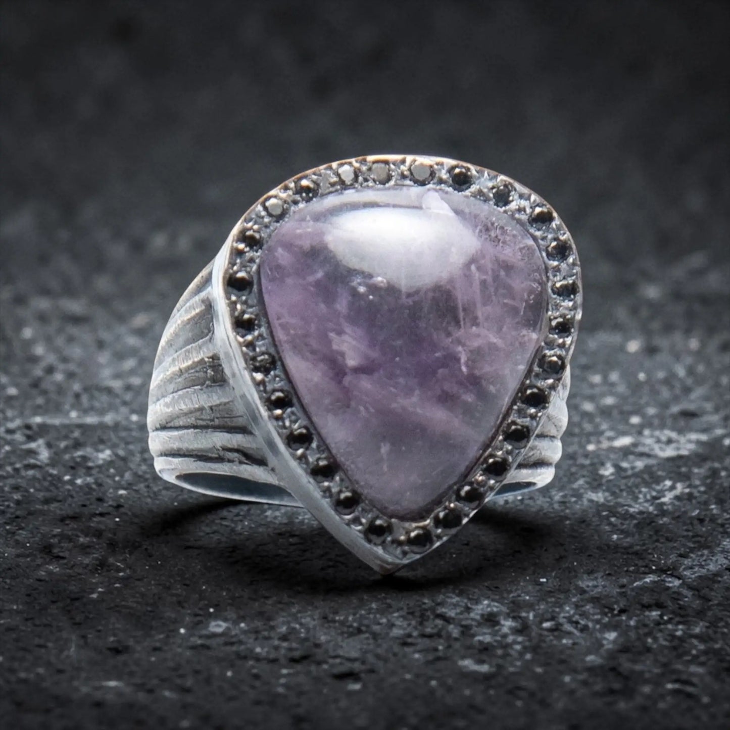 RJ GUITAR PICK STONE RING AMETHYST