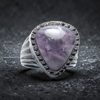 RJ GUITAR PICK STONE RING AMETHYST