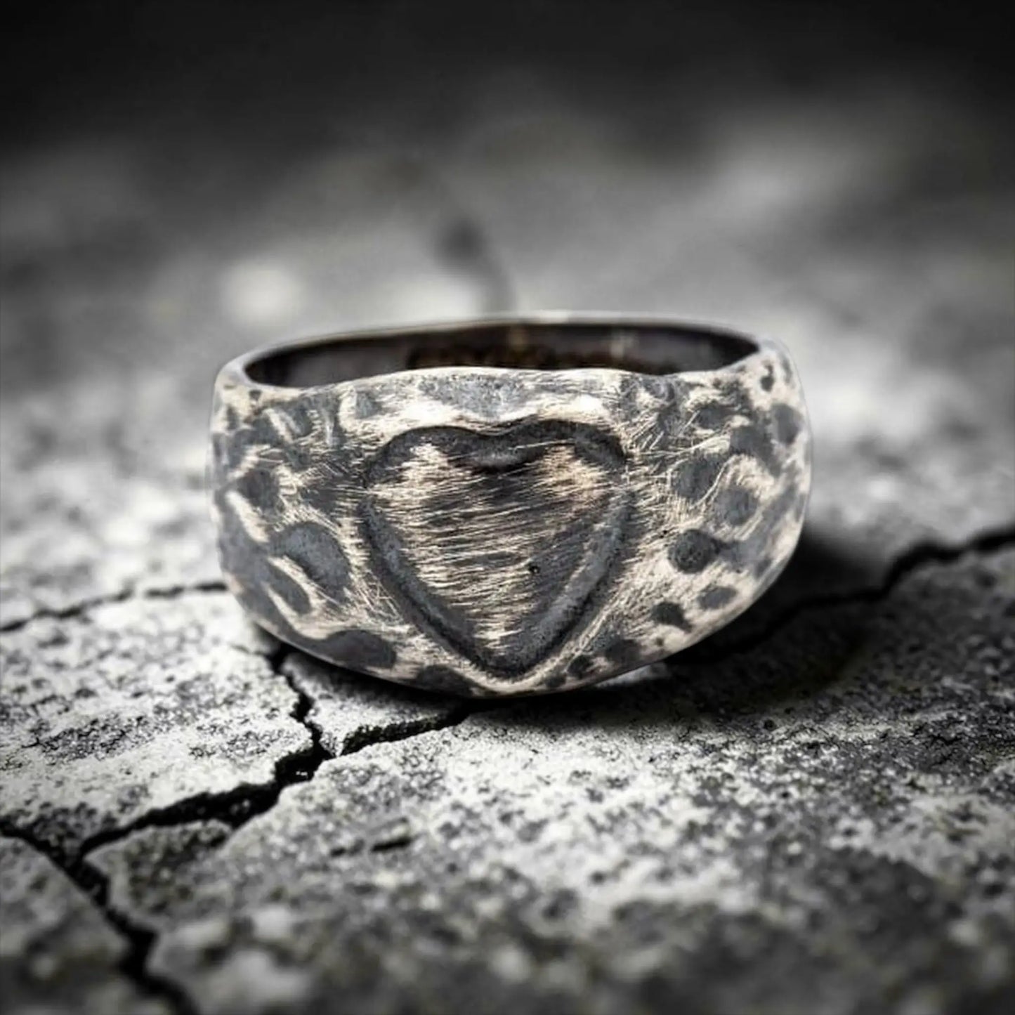 FLAMES HEART RING