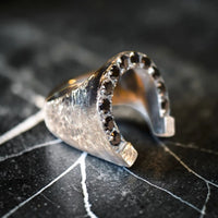 HORSESHOE RING ZIRCONIA NEGRA