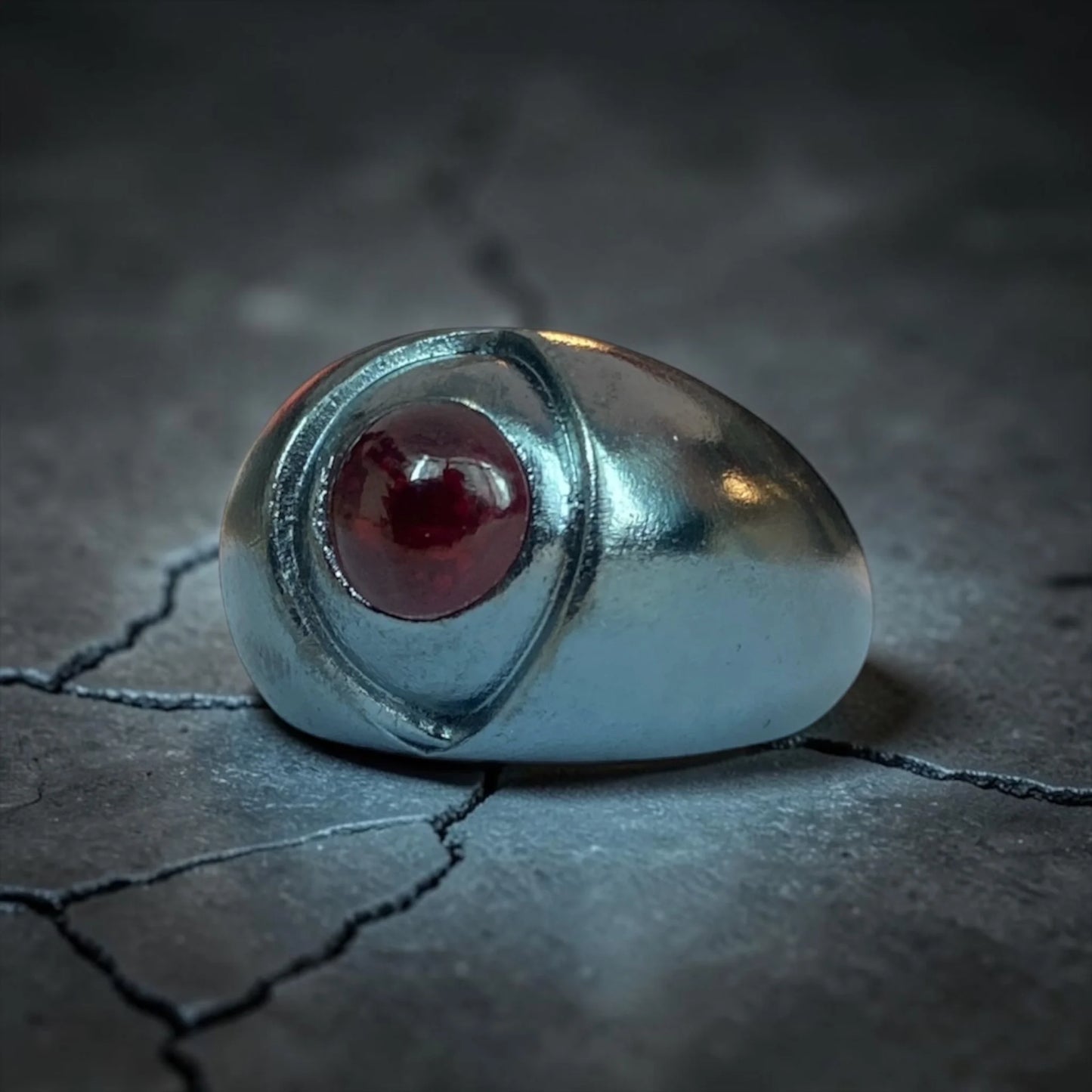 SNAKE EYE STONE