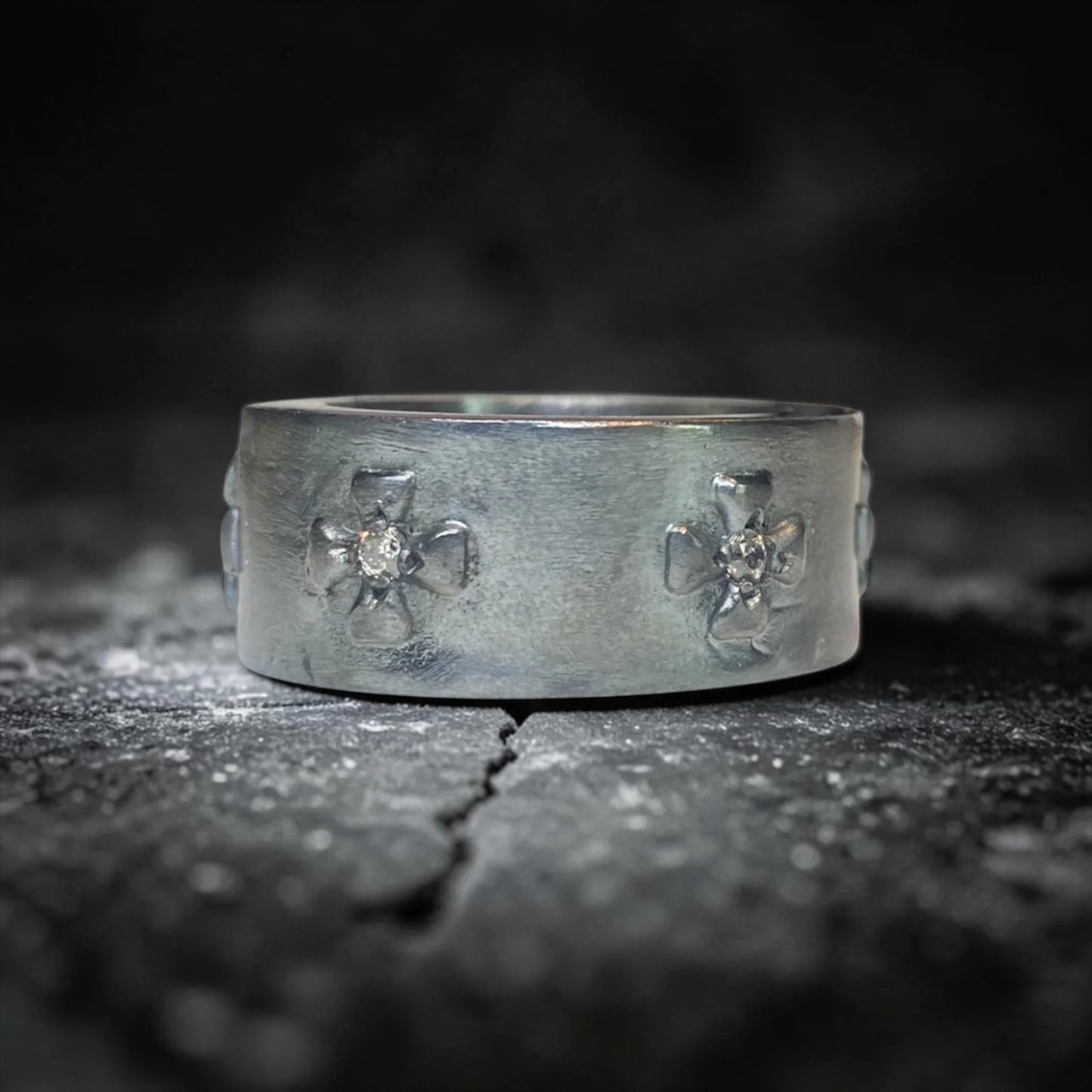 RIVETS RING