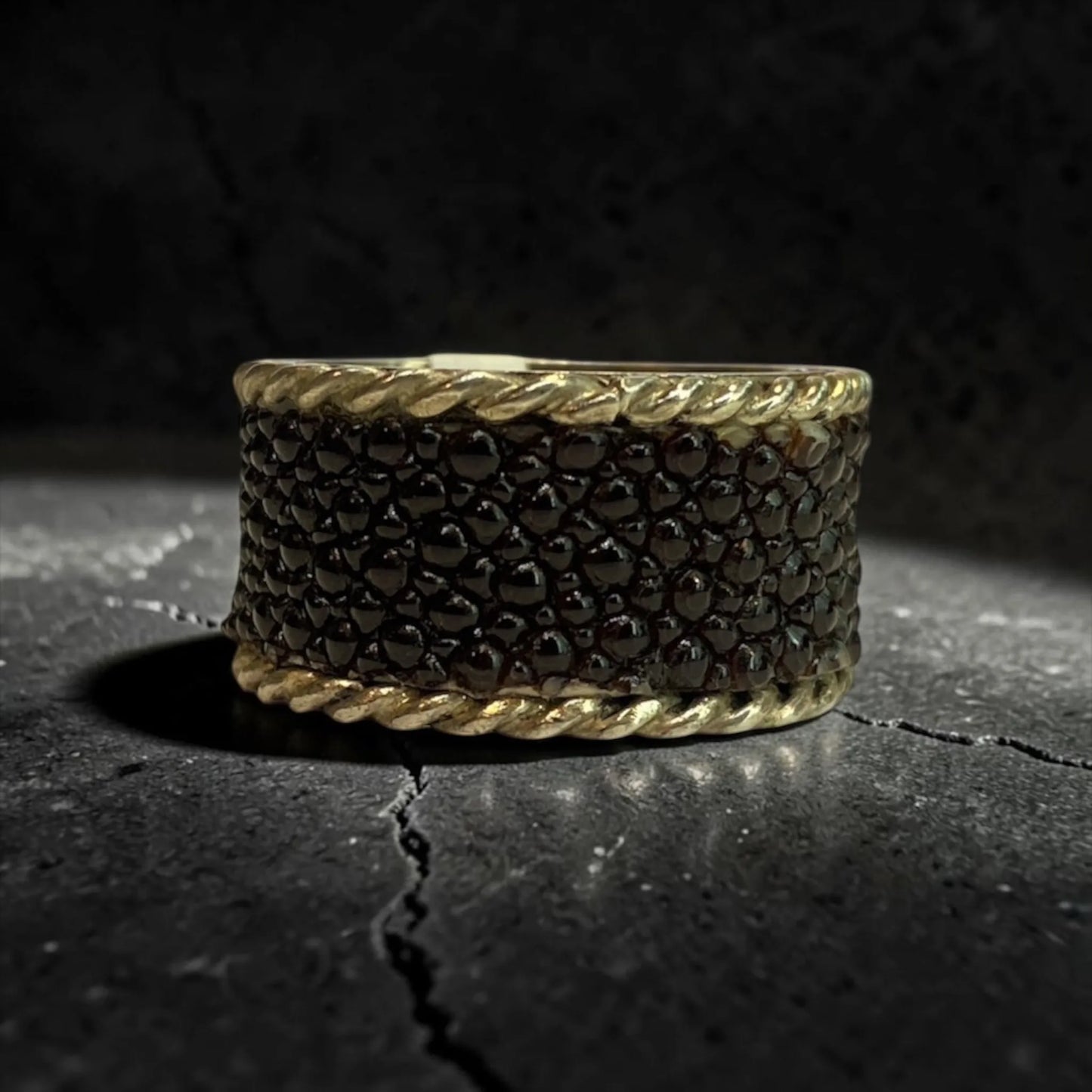 WINE STINGRAY SKIN RING WIDE