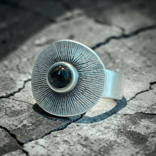 FOCUS EYE STONE RING