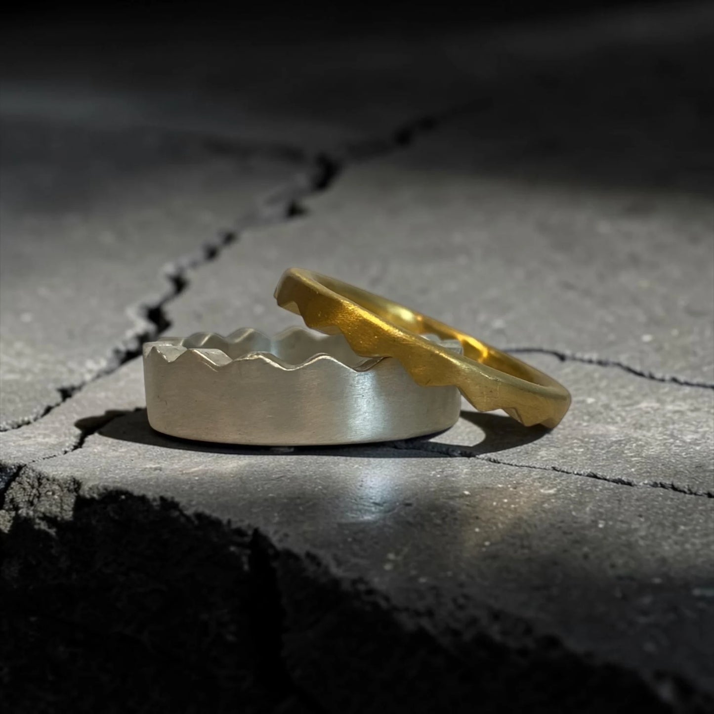 SPLIT POLISHED N GOLDEN RING