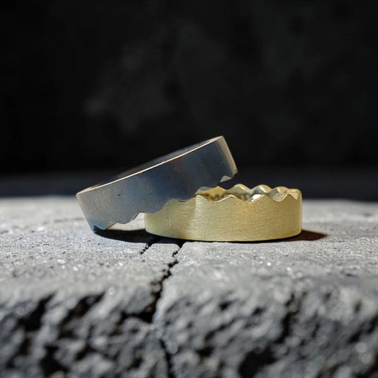 SPLIT EVEN POLISHED N DARK RING