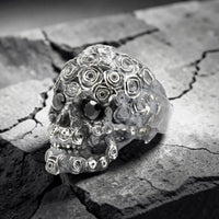 W ROSES SKULL STONE RING