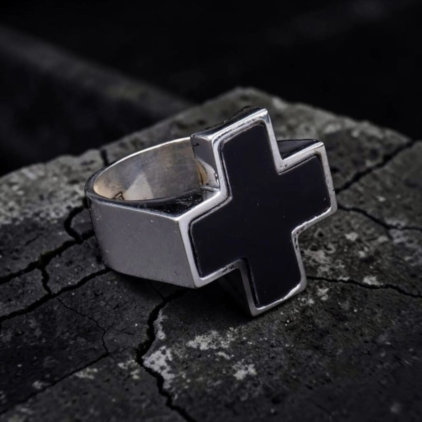 STONE CROSS RING ONIX