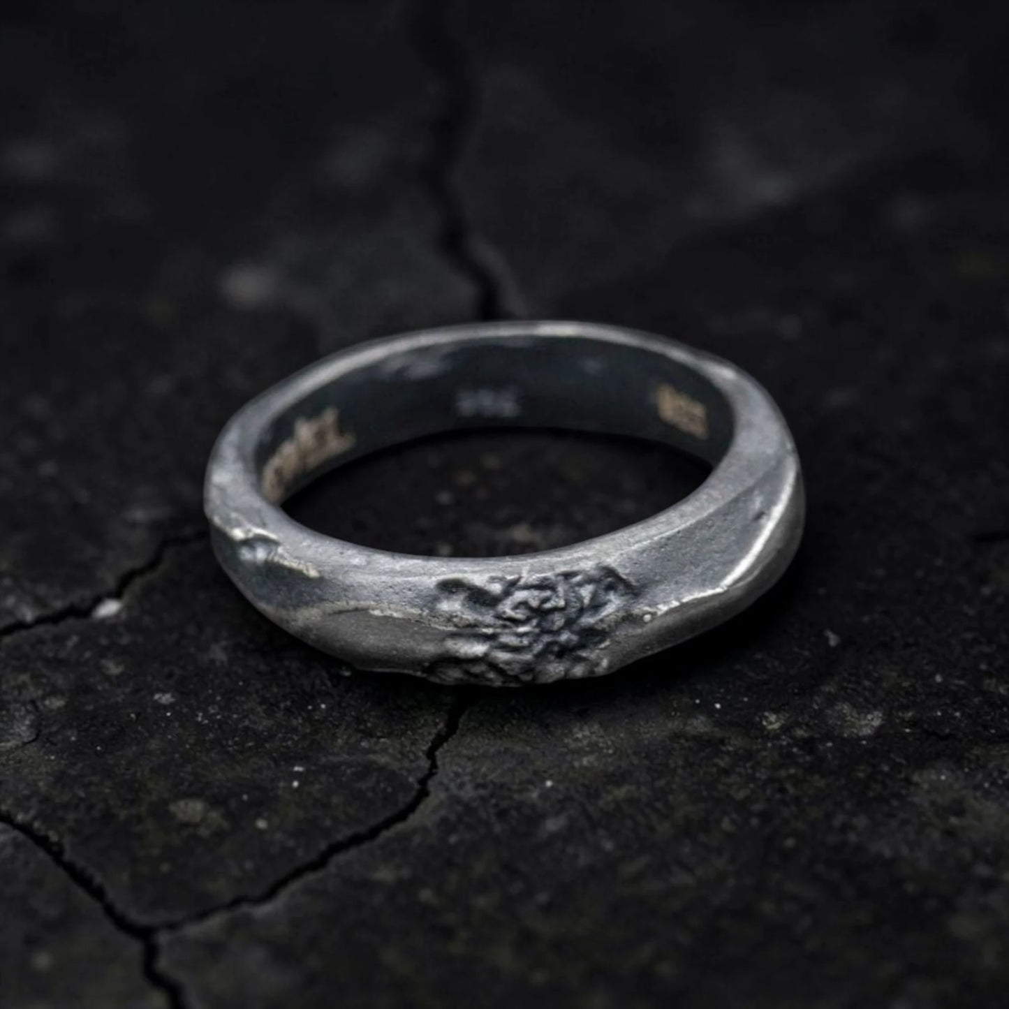 CARVED RING
