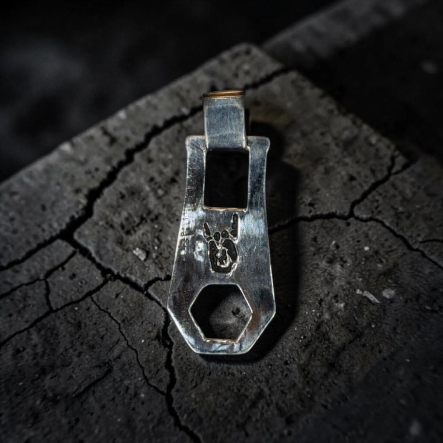 ZIPPER PULLER