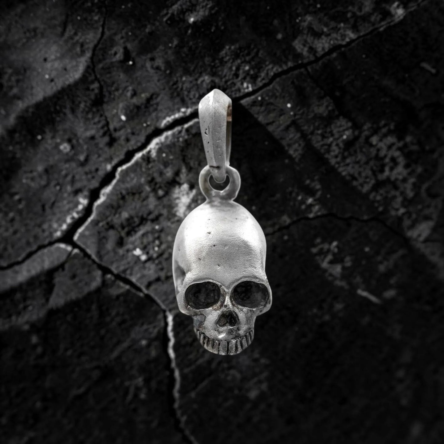 SILVER ALICE SKULL