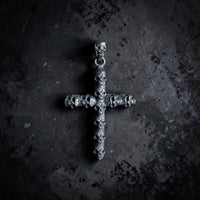 10 SKULLS CROSS