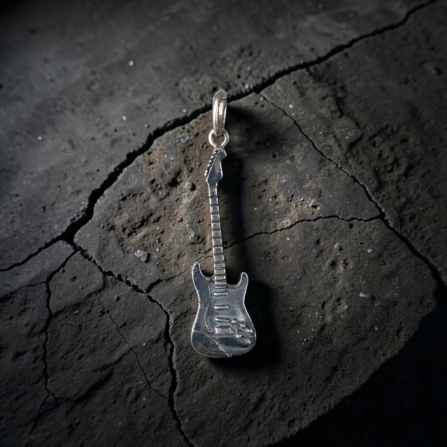 ELECTRIC GUITAR