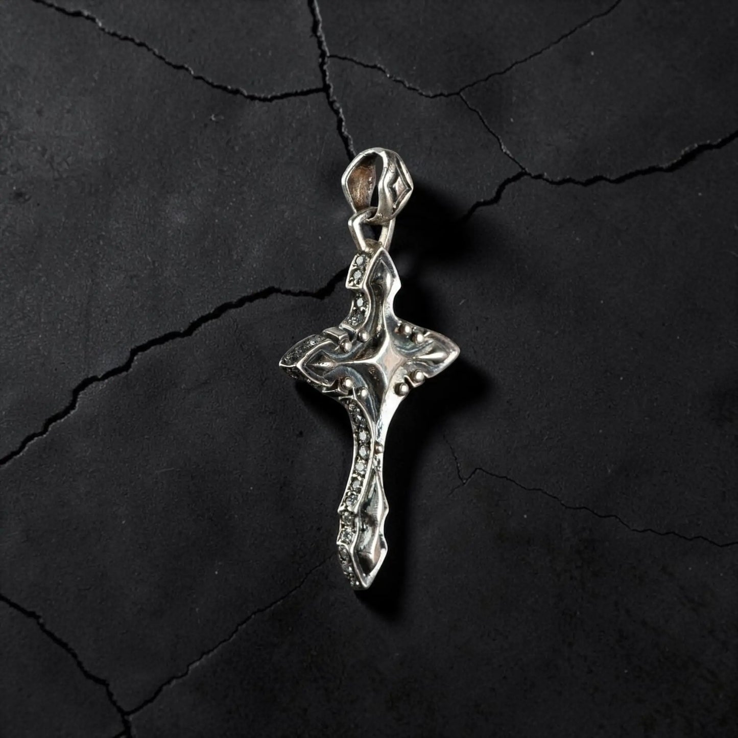 DIAMOND CROSS WHITE
