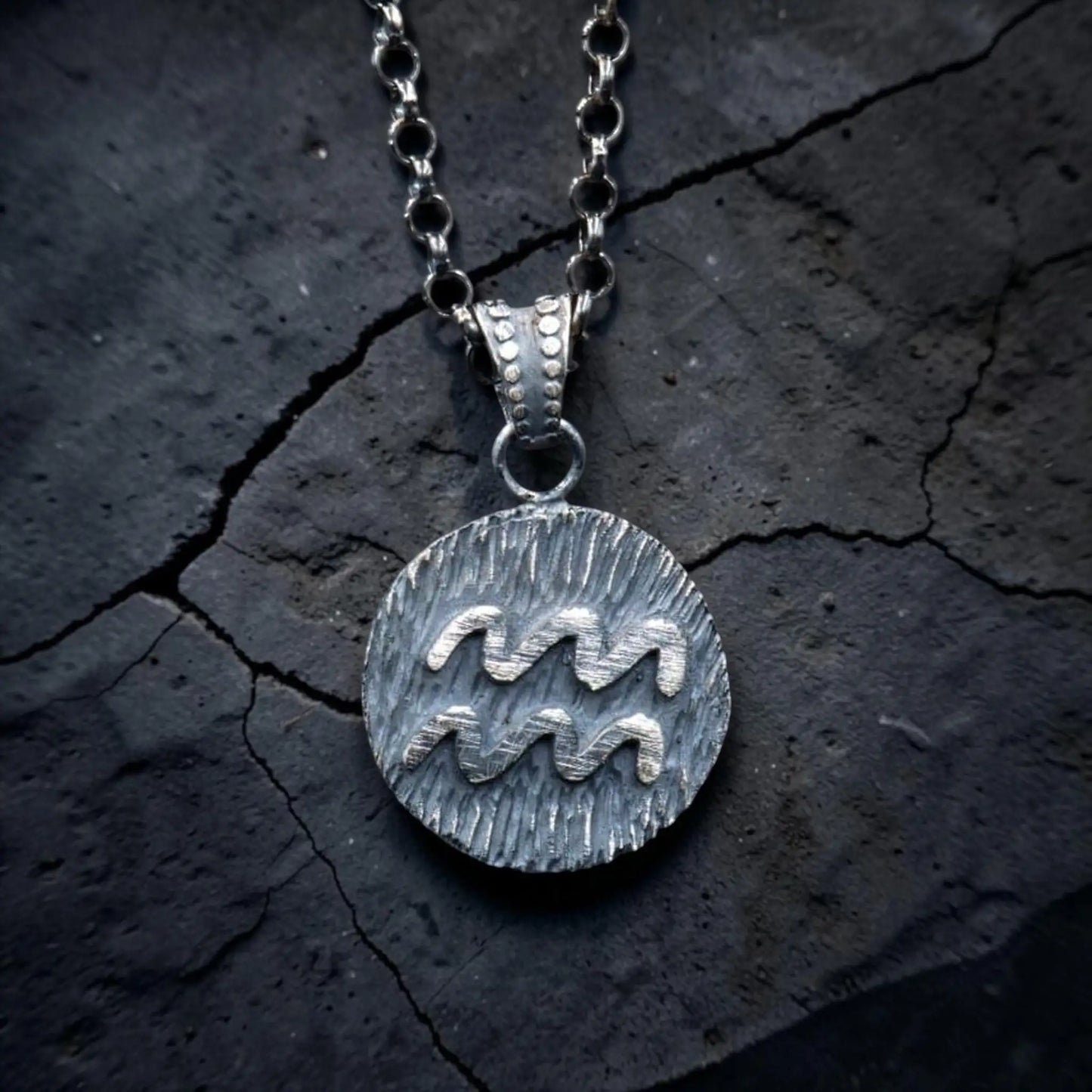 ZODIAC SYMBOL AQUARIUS