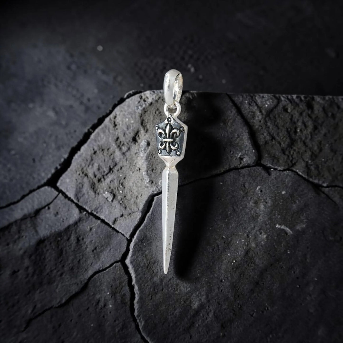 FLOR DE LIS DAGGER