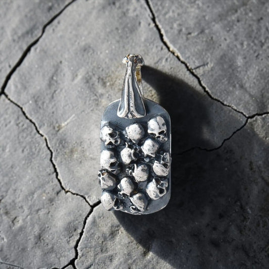WALL SKULLS DOG TAG