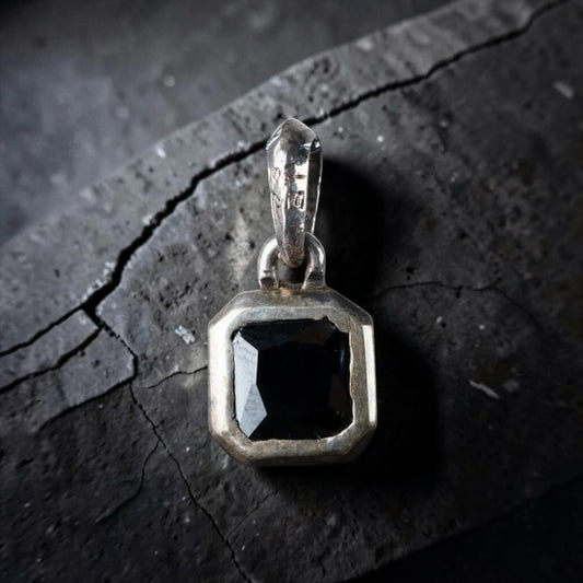 LUCKY SQUARE ONIX
